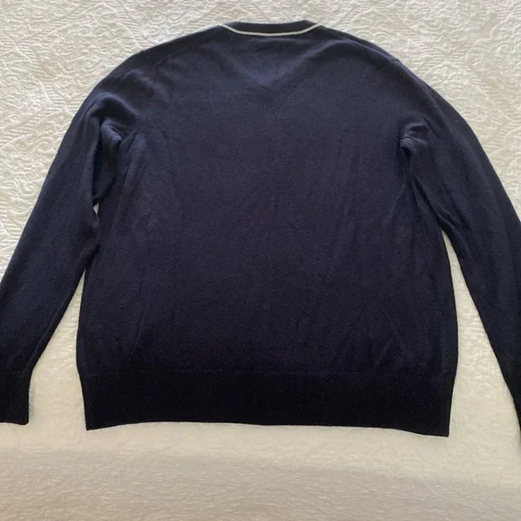 Men’s Banana Republic long sleeve navy sweater with white V neck detail - Picture 3 of 8